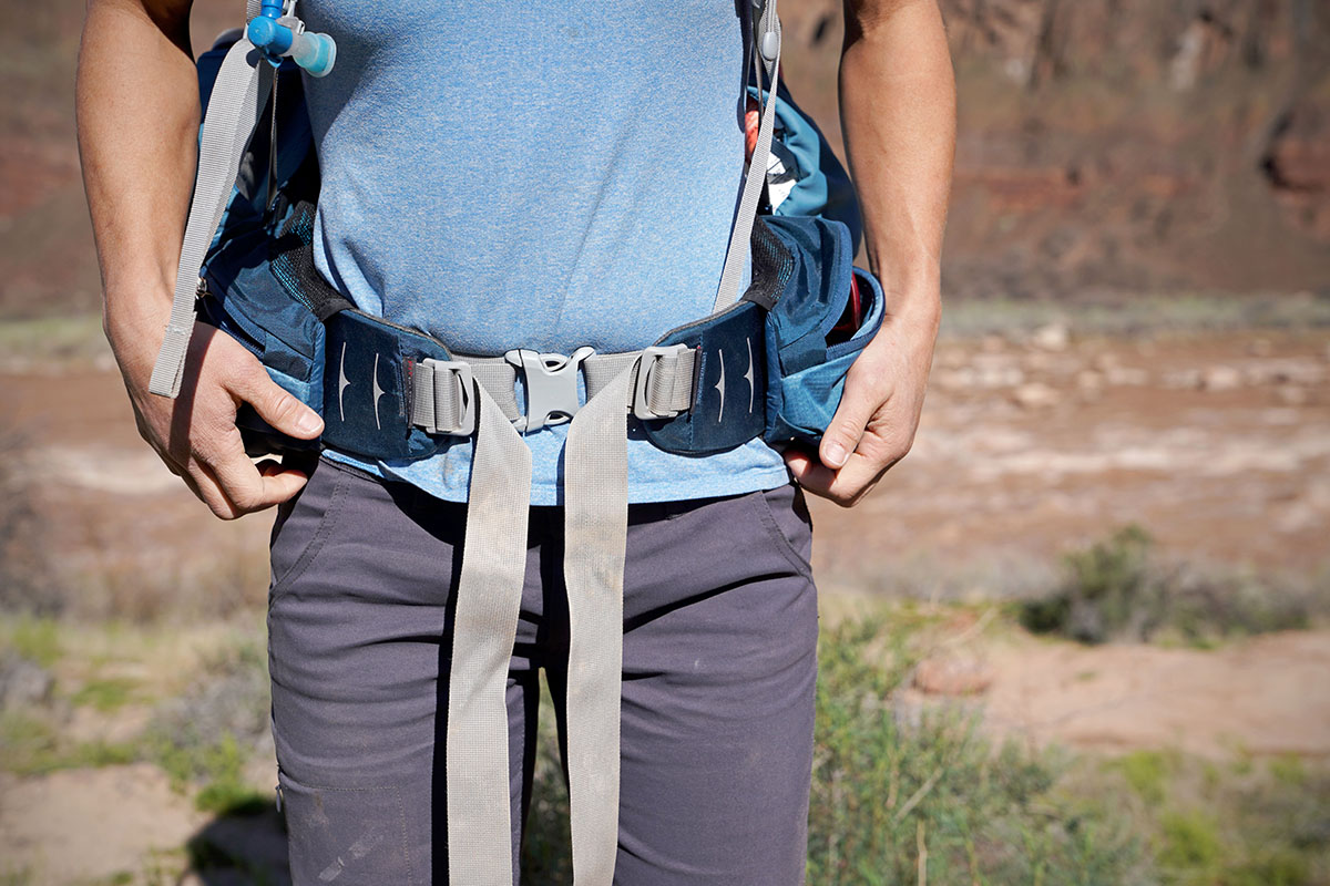 Where-Should-A-Hip-Belt-Sit-While-Backpacking where-should-a-hip-belt-sit-while-backpacking