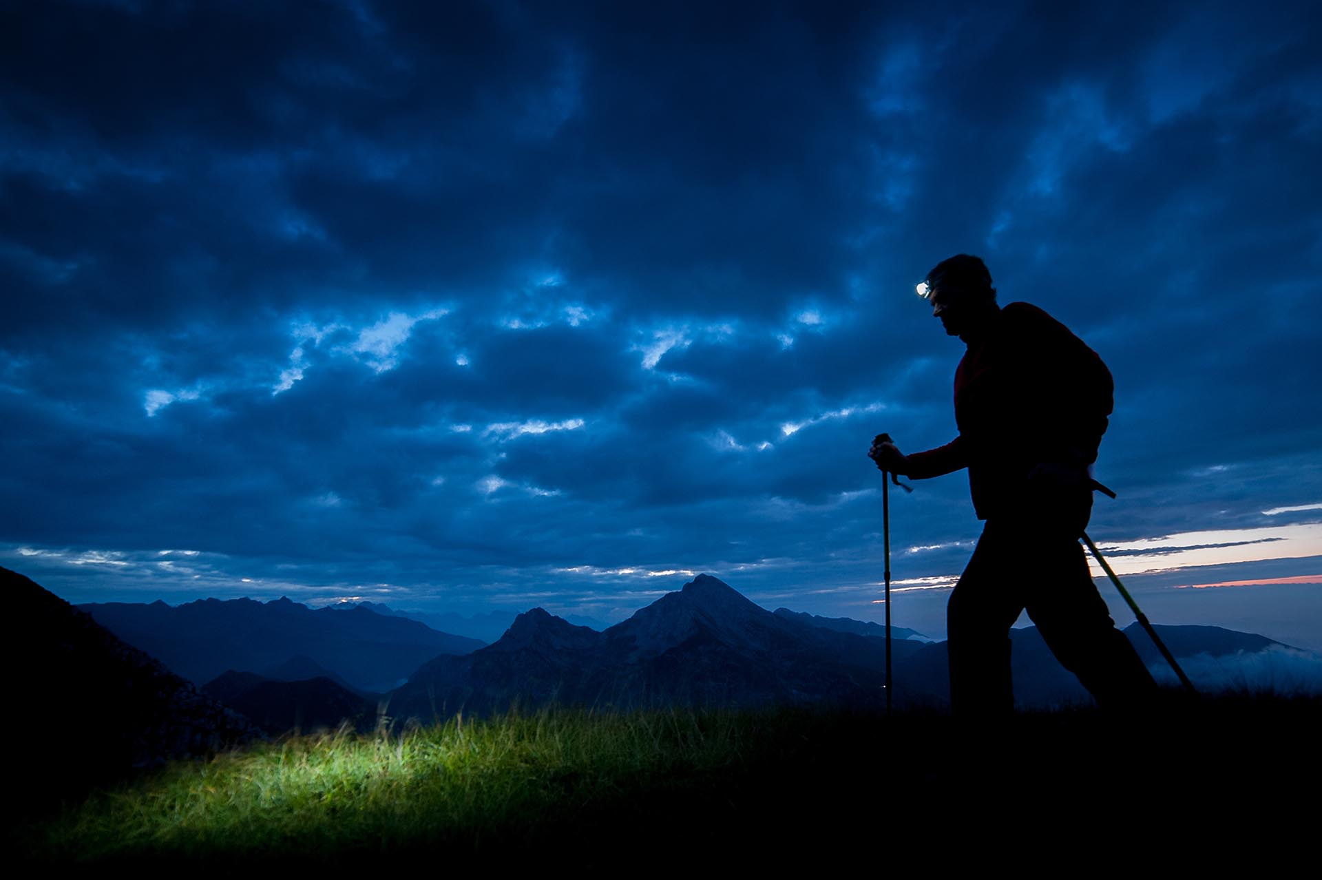 why-a-flashlight-is-important-in-hiking