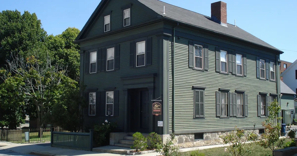 Why-Do-People-Go-To-The-Lizzie-Borden-Bed-And-Breakfast why-do-people-go-to-the-lizzie-borden-bed-and-breakfast