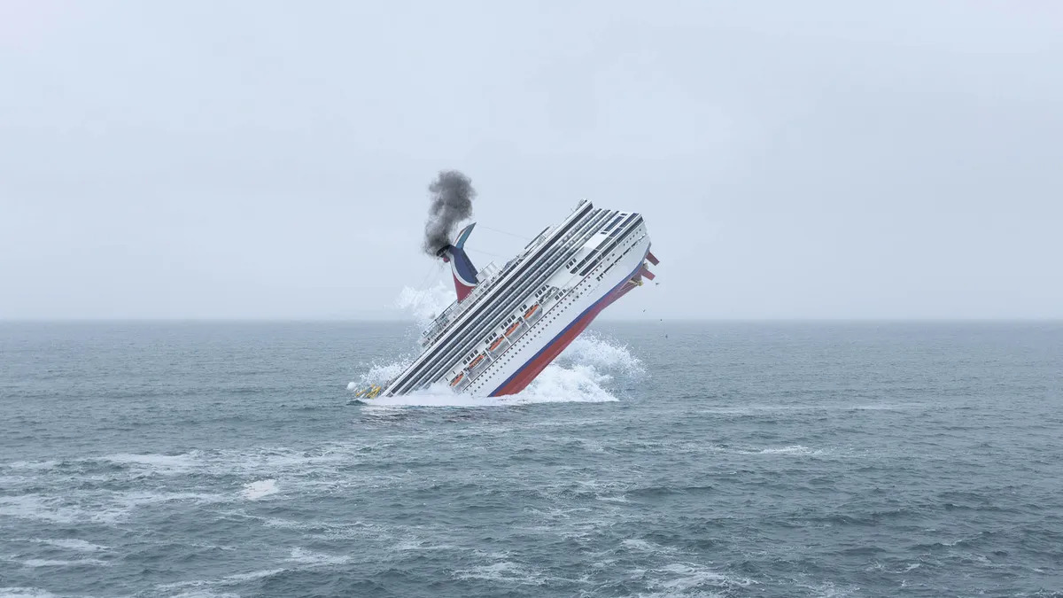 how many cruise ships sink a year