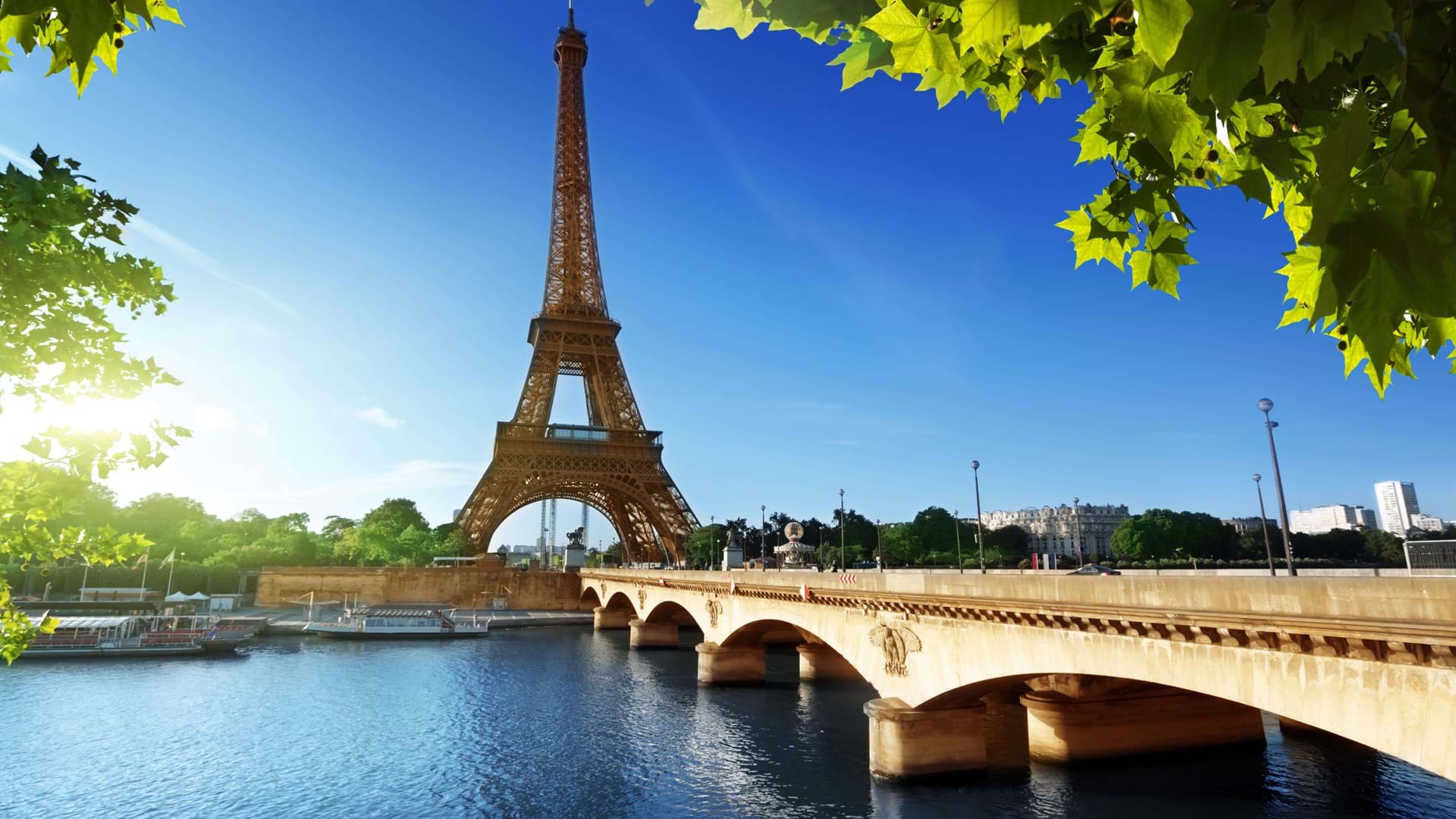 how-much-does-france-make-from-tourism