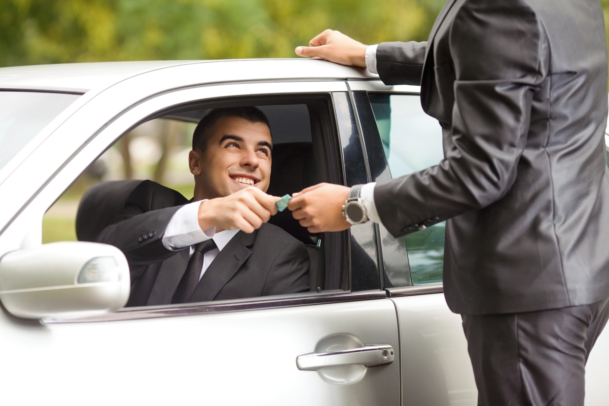 How-Much-To-Tip-A-Private-Tour-Guide how-much-to-tip-a-private-tour-guide