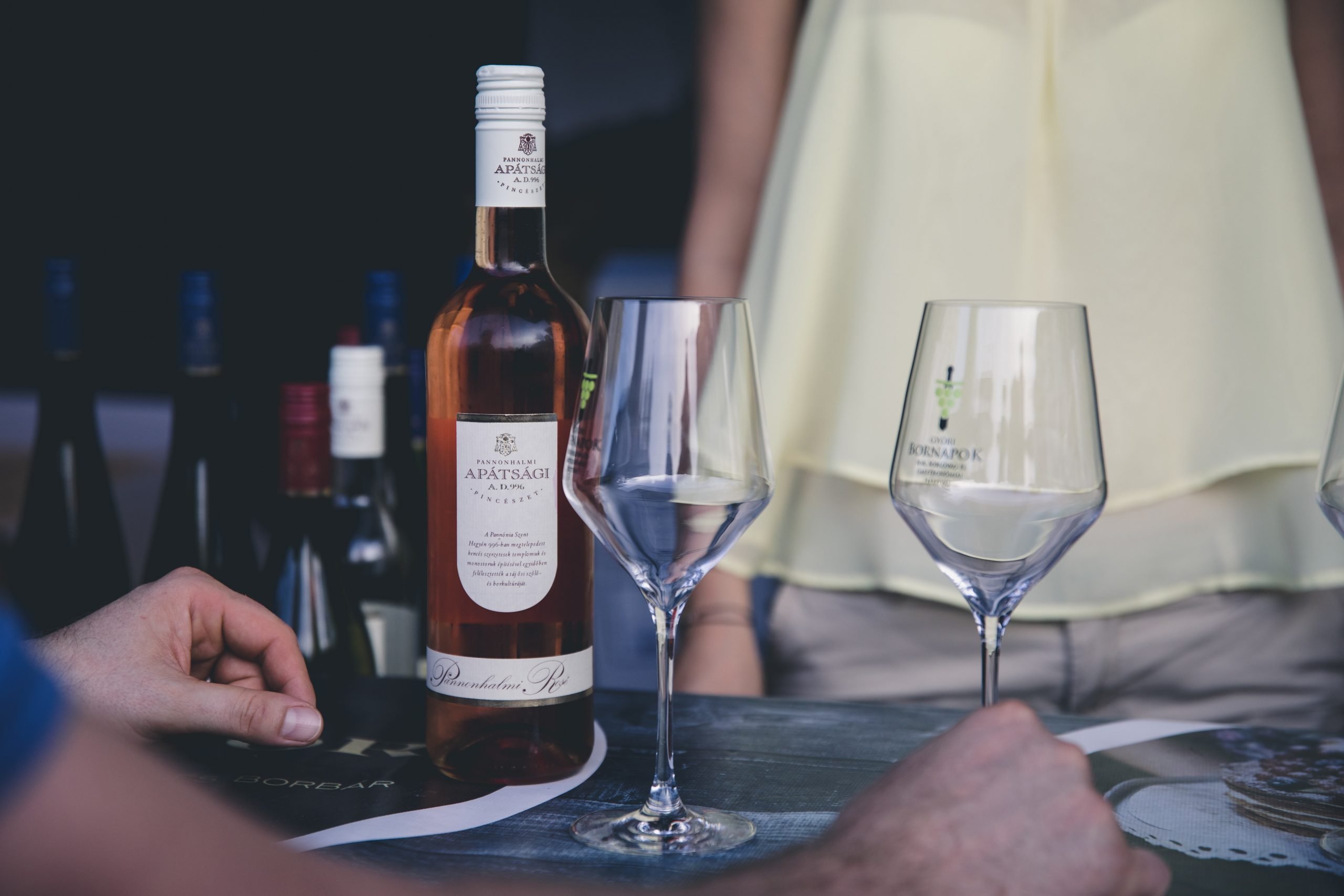 How-Much-To-Tip-Your-Wine-Tour-Guide how-much-to-tip-your-wine-tour-guide