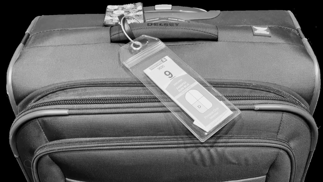 How-To-Attach-Cruise-Luggage-Tags how-to-attach-cruise-luggage-tags