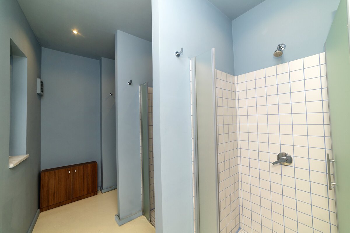 How-To-Shower-In-A-Hostel how-to-shower-in-a-hostel