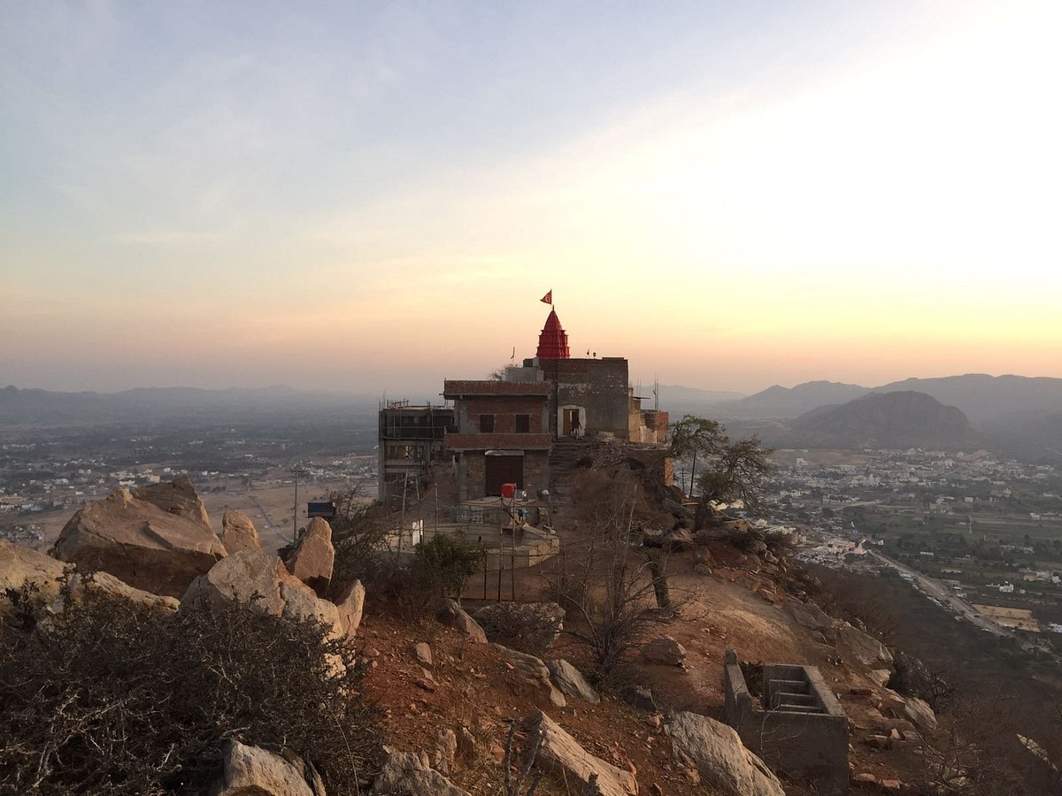 savitri-temple-hike-in-pushkar-hindu-pilgrimage-site
