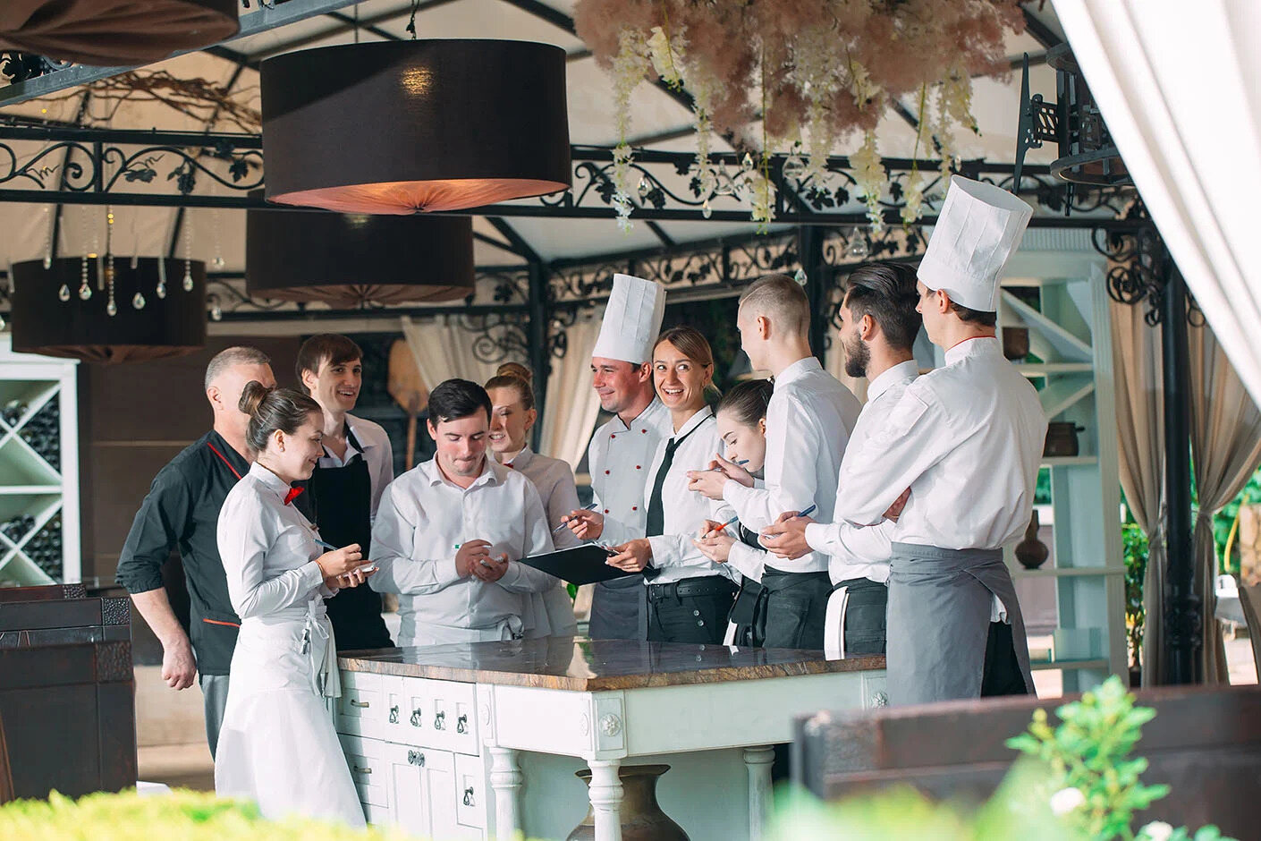 What-Does-A-Food-And-Beverage-Hotel-Manager-Do what-does-a-food-and-beverage-hotel-manager-do