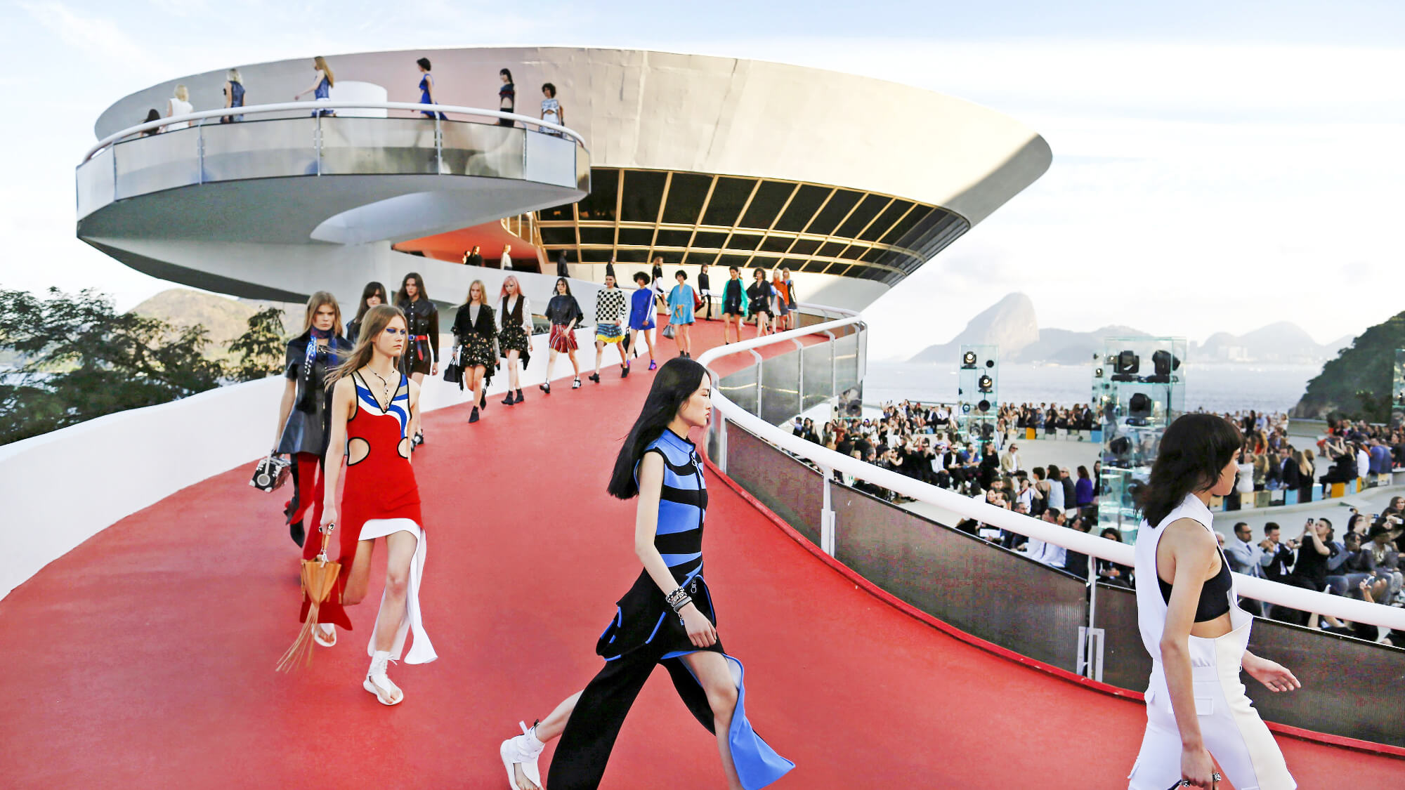 what-is-a-cruise-fashion-show