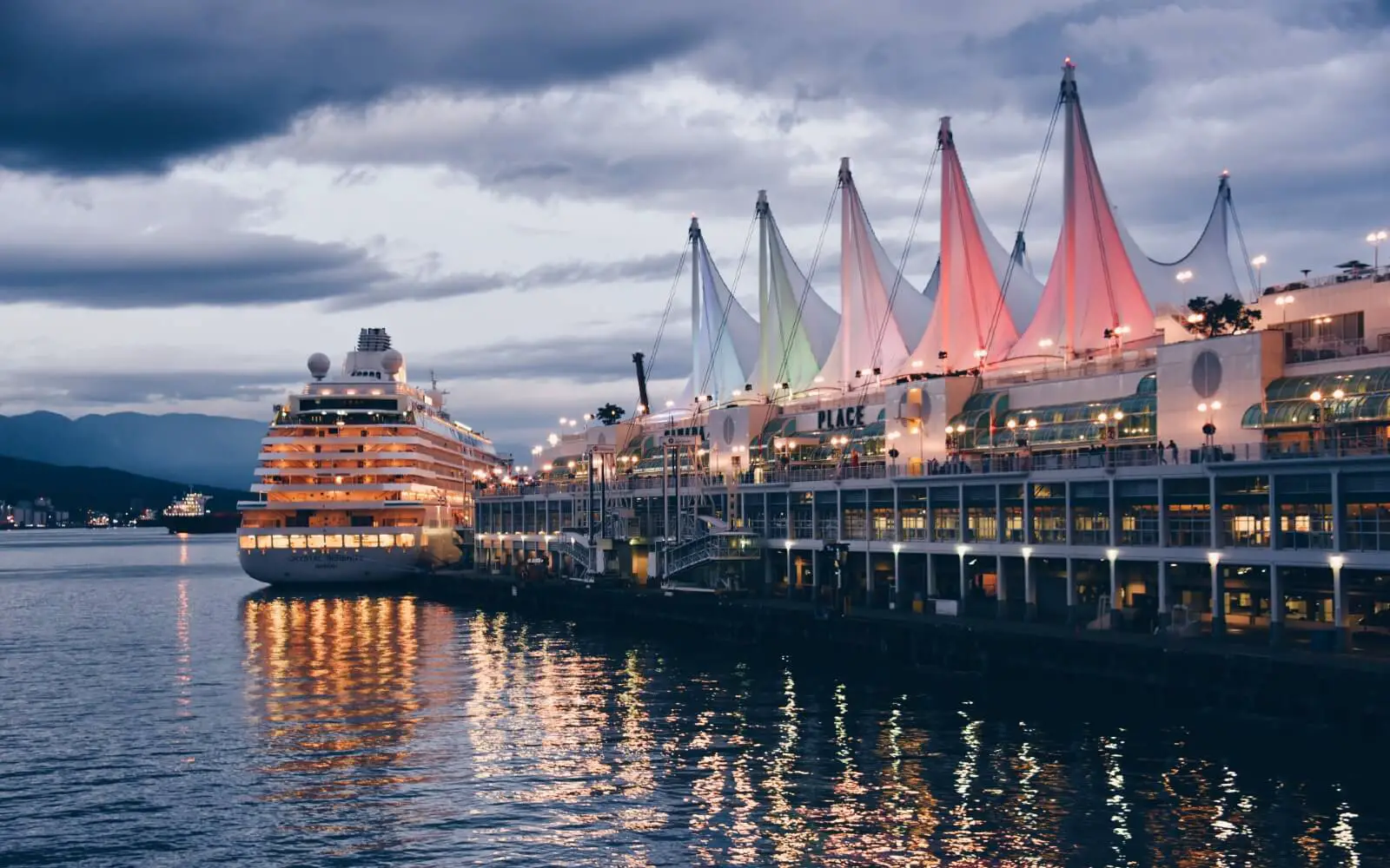 where-do-cruise-ships-dock-in-vancouver-canada