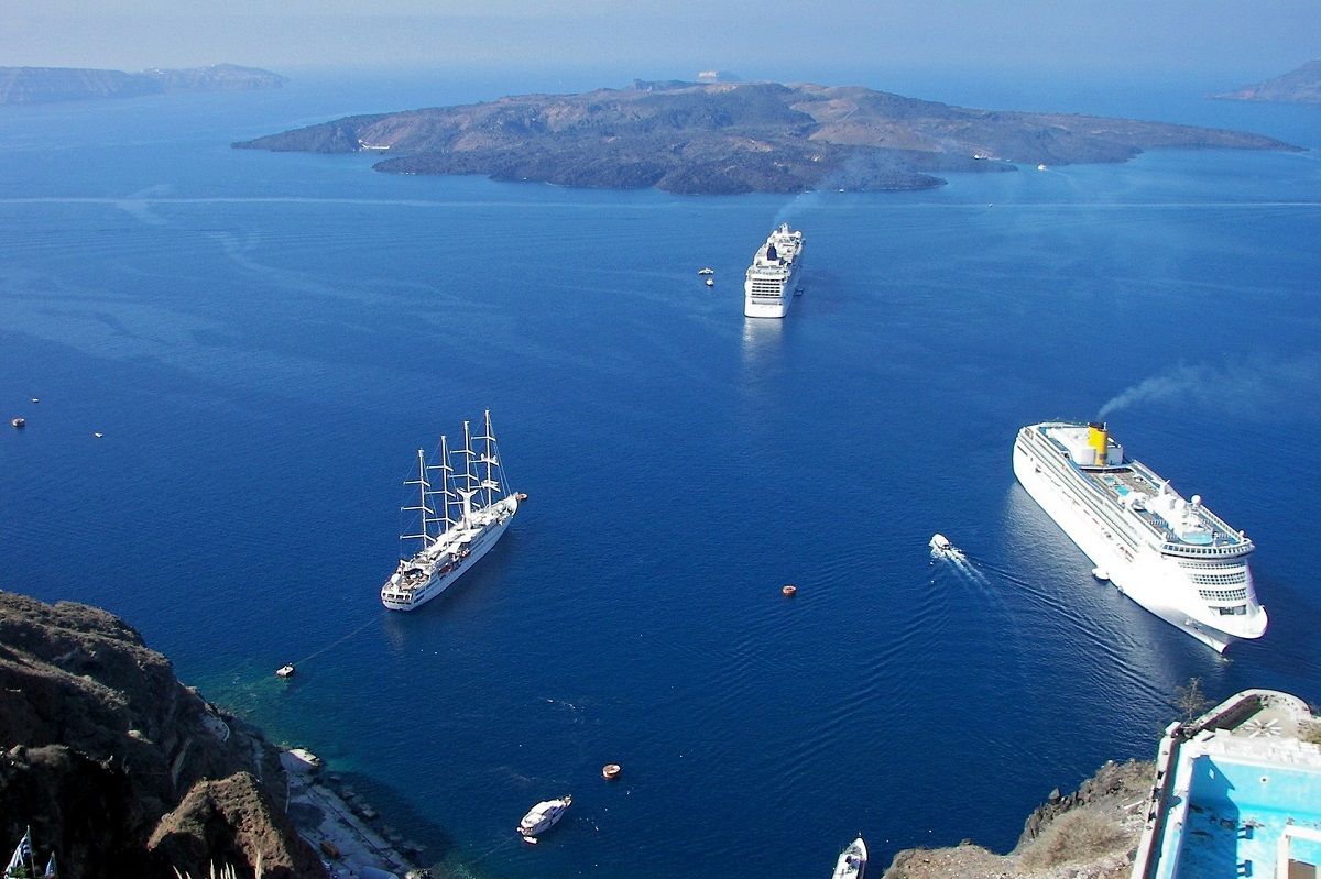 Where-Do-The-Cruise-Ships-Dock-In-Santorini where-do-the-cruise-ships-dock-in-santorini