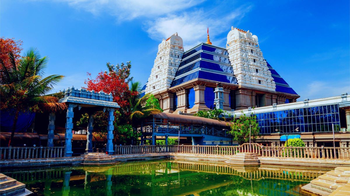 Which-Center-Of-ISKCON-Has-A-Guest-House-Near-Varanasi-India which-center-of-iskcon-has-a-guest-house-near-varanasi-india