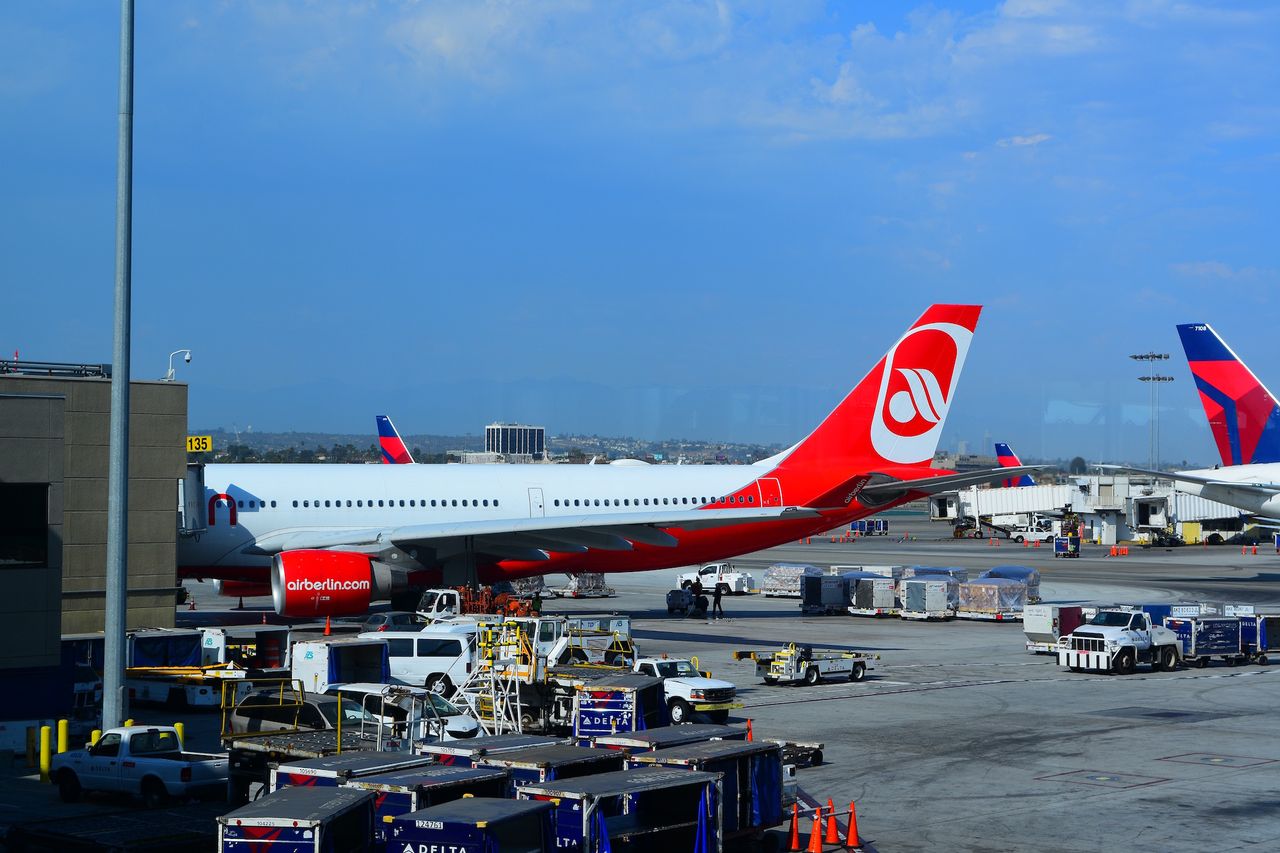 which-flights-have-layovers-in-berlin