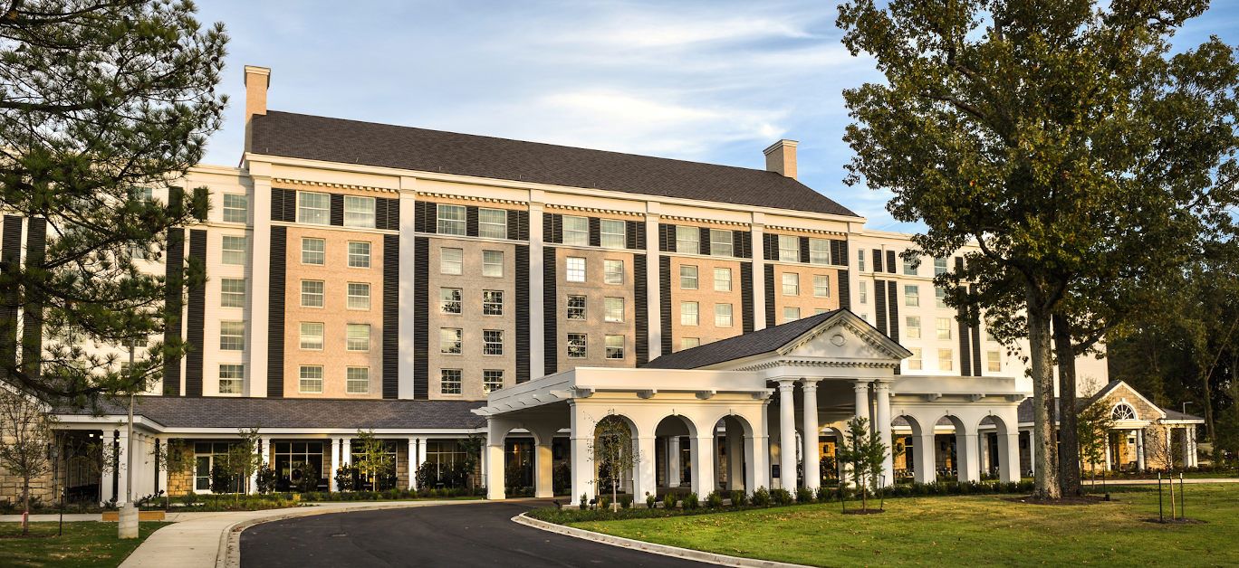 what year did the guest house at graceland open