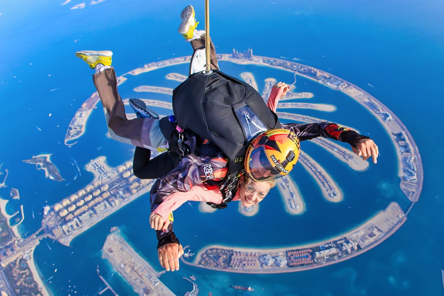 Adrenaline-Pumping-Skydiving-Over-Iconic-Landmarks adrenaline-pumping-skydiving-over-iconic-landmarks