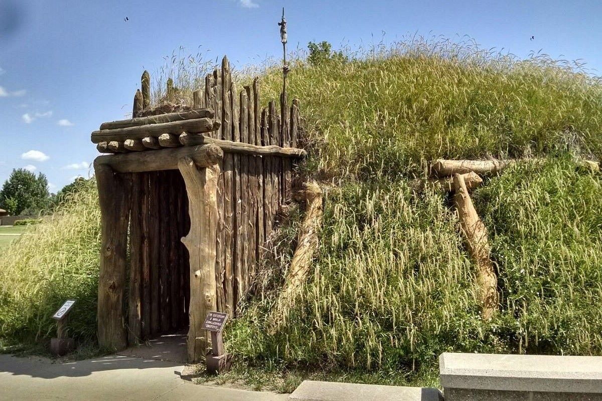 ancient-earth-lodge-ruins-at-knife-river-villages