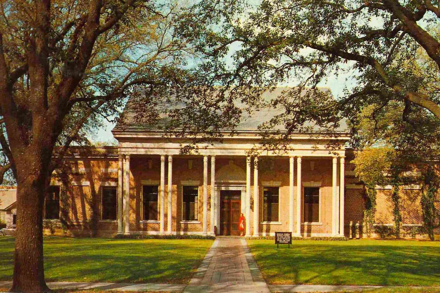 artistic-wonders-await-at-lauren-rogers-museum