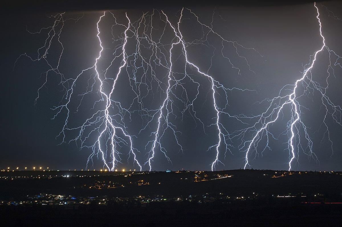 Breathtaking-Locations-To-Witness-Ball-Lightning breathtaking-locations-to-witness-ball-lightning