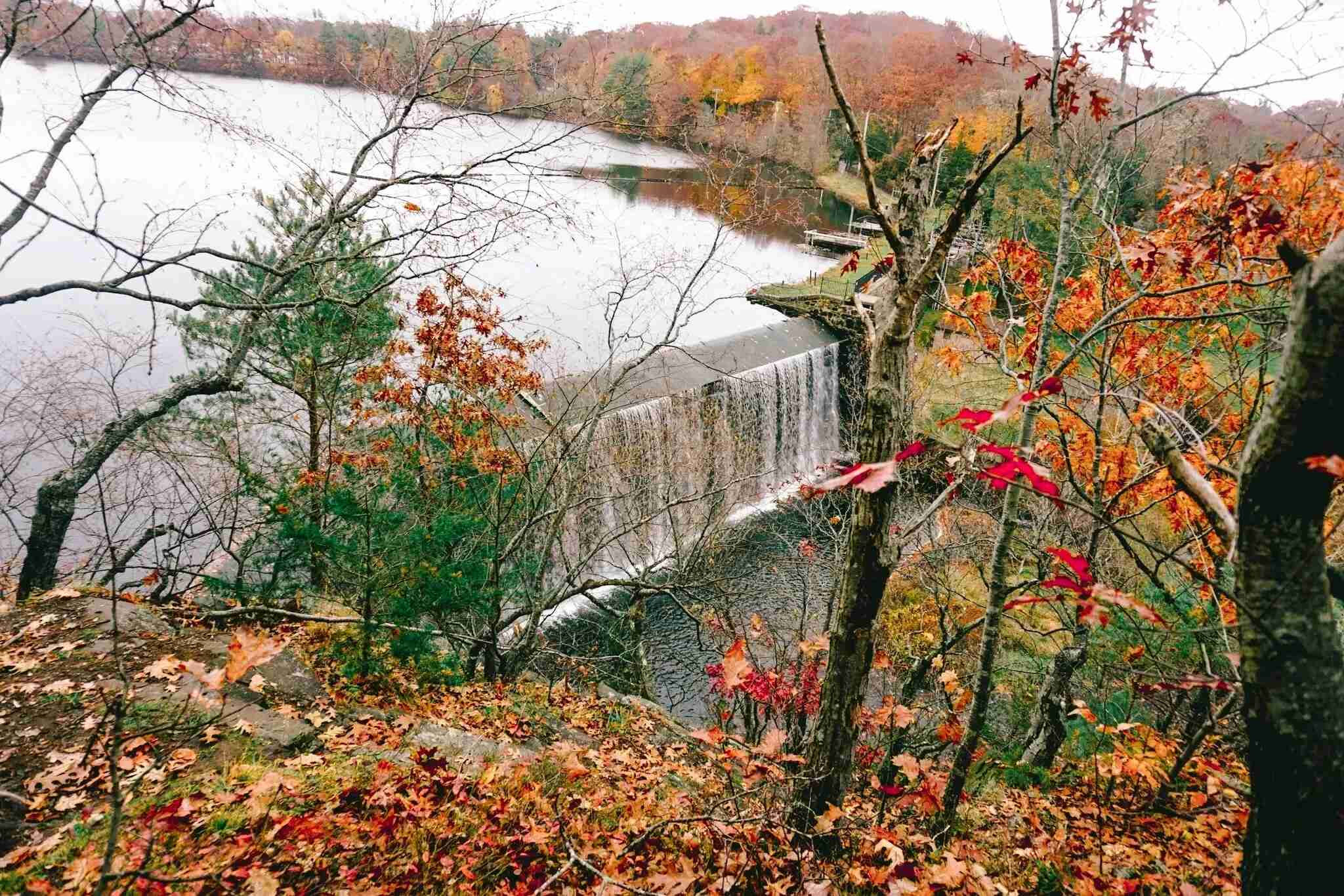 breathtaking-summit-views-at-east-rock-park