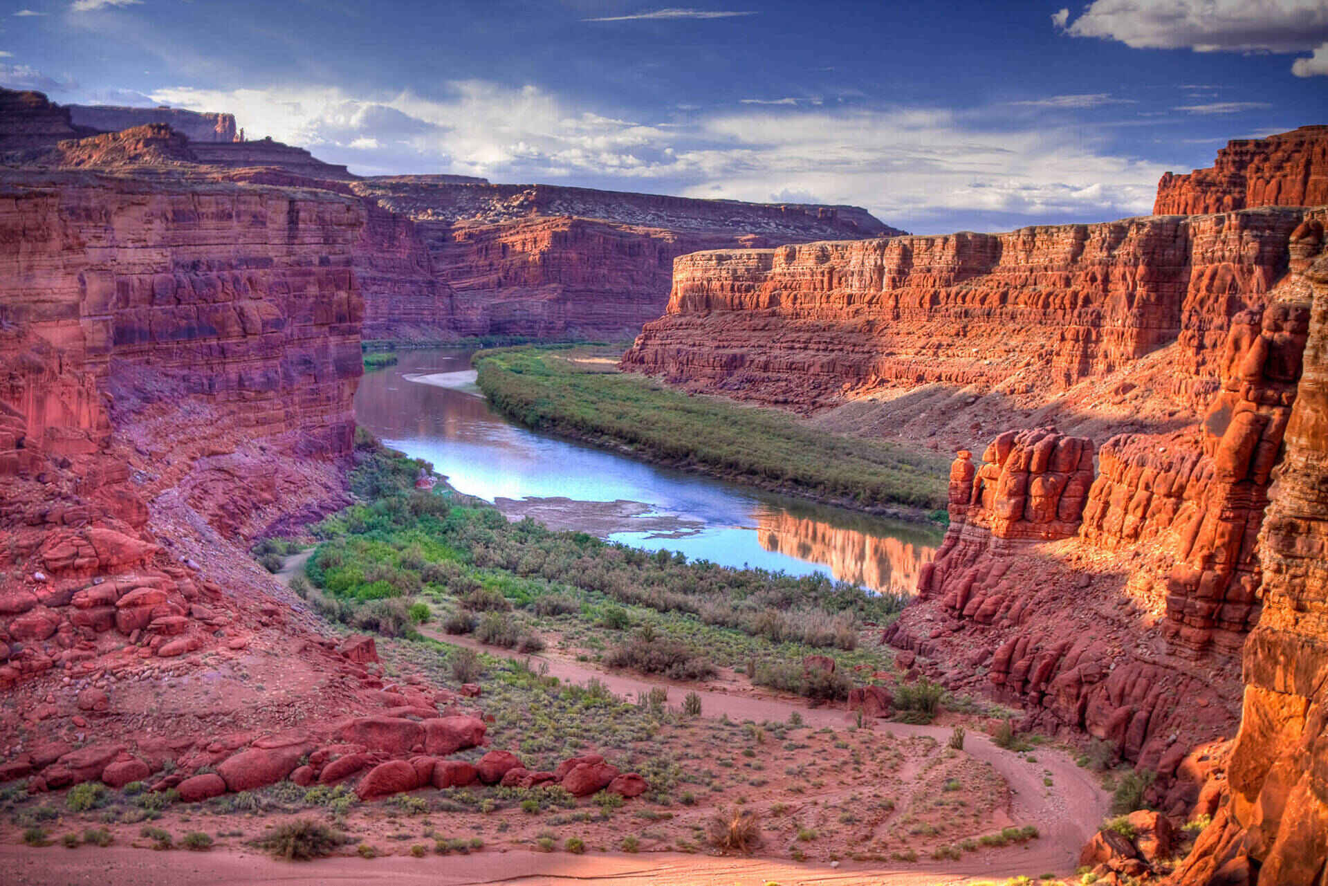 canyonlands-national-park-utahs-desert-canyons