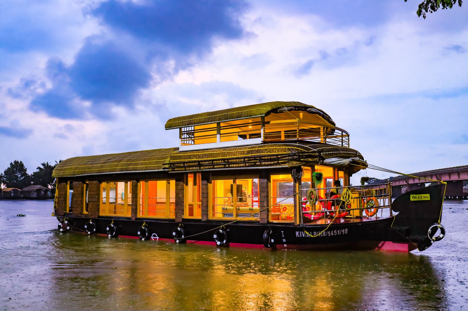Charming-Houseboat-Stays-On-Serene-Waterways charming-houseboat-stays-on-serene-waterways