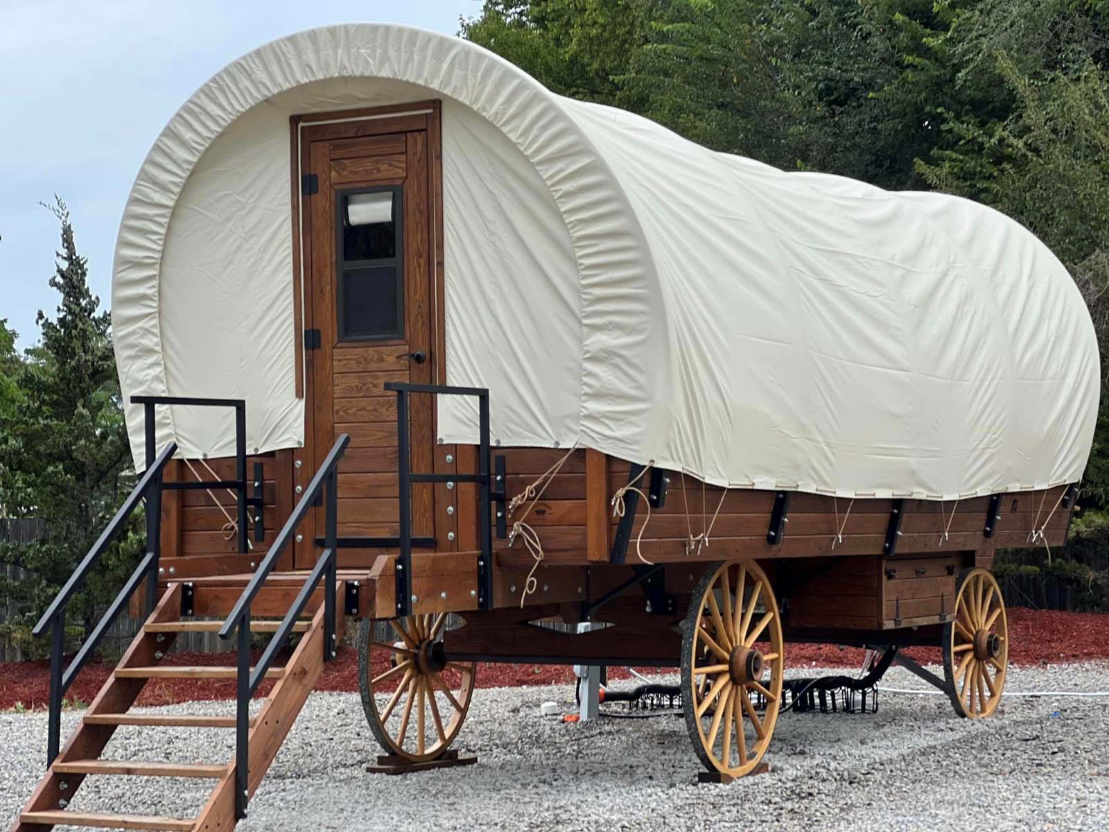 Charming-Sheep-Wagon-Stays-In-Wide-Open-Spaces charming-sheep-wagon-stays-in-wide-open-spaces