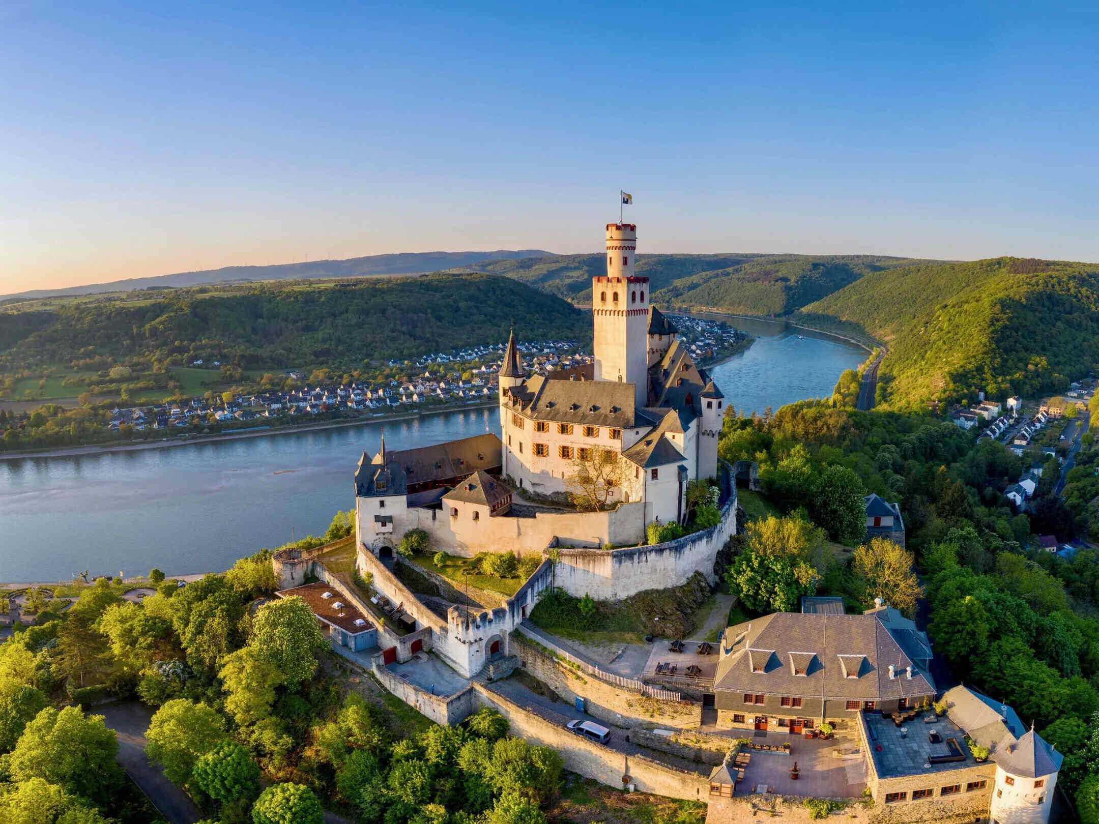 Enchanting-Fairy-Tale-Castles-Straight-Out-Of-Dreams enchanting-fairy-tale-castles-straight-out-of-dreams