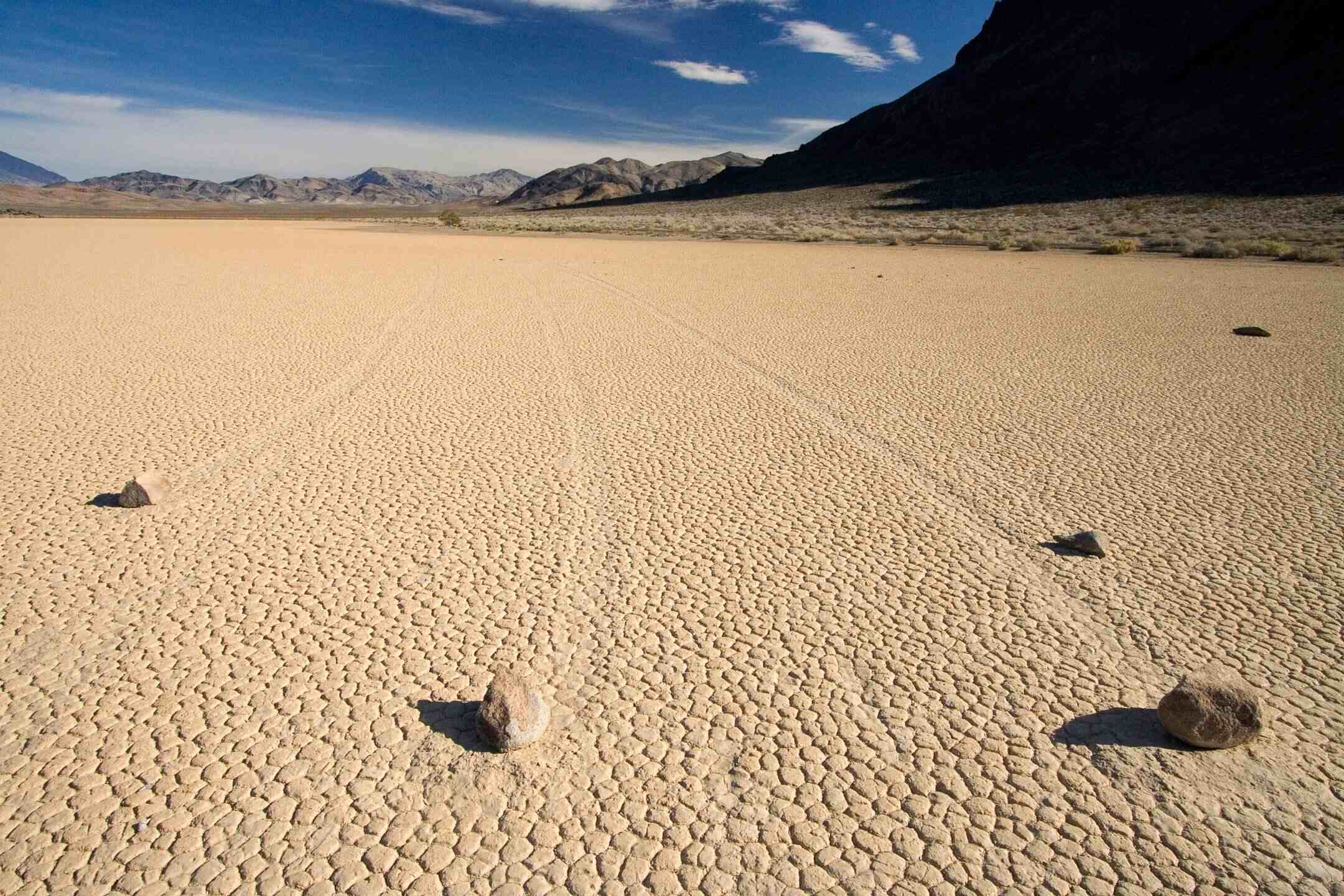 Fascinating-Locations-To-Witness-Moving-Rocks fascinating-locations-to-witness-moving-rocks