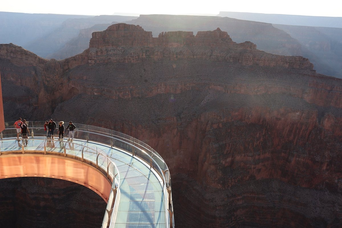 grand-canyon-skywalk-walk-on-air-above-the-canyon