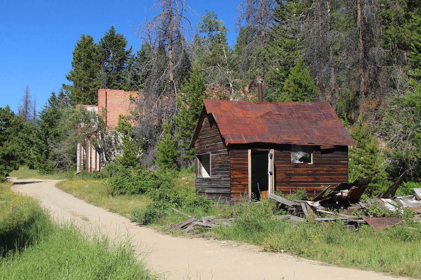 haunted-history-awaits-in-philipsburgs-granite-ghost-town