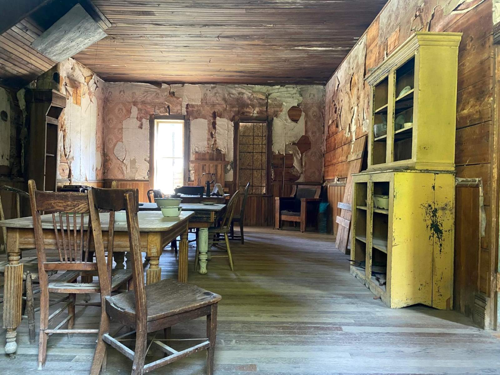 haunted-mysteries-of-garnets-wells-hotel