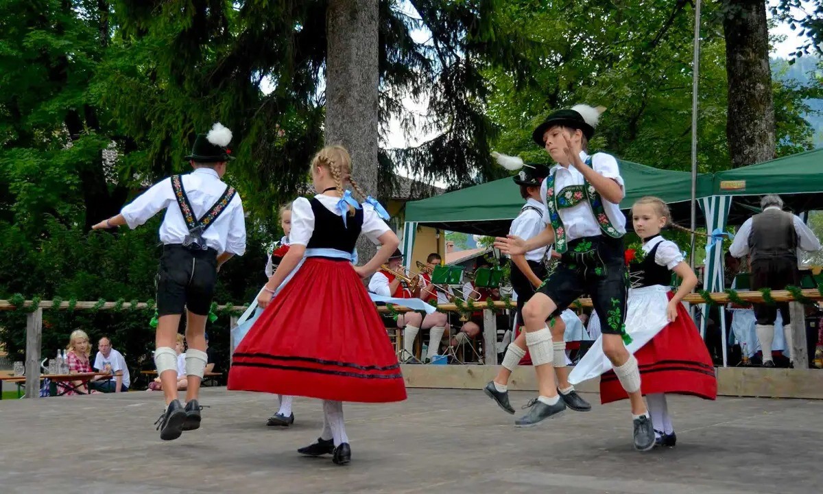 hidden-gems-of-traditional-german-folk-dances-youve-never-heard-of