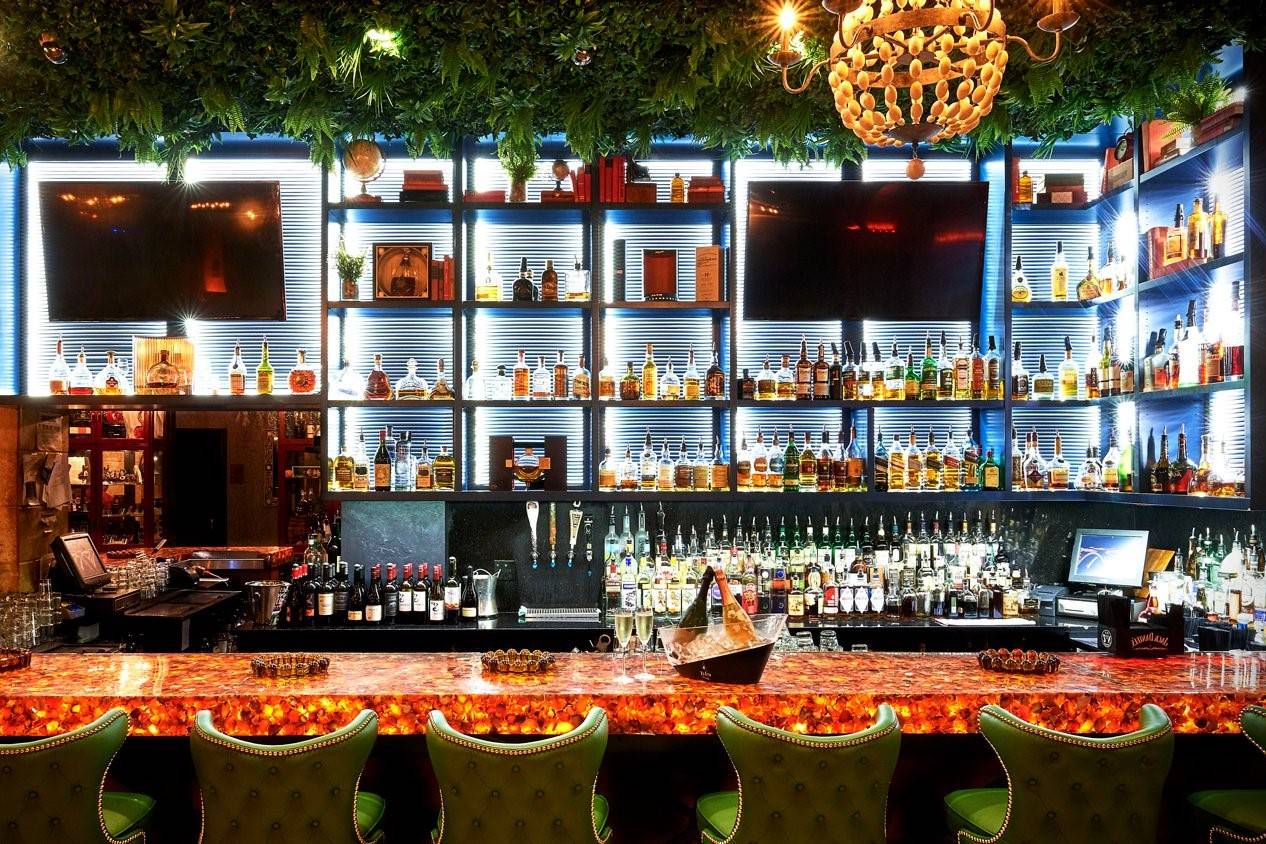 Hidden-Gems-The-Best-Bars-In-Naples-You-Haven8217t-Heard-Of hidden-gems-the-best-bars-in-naples-you-havent-heard-of