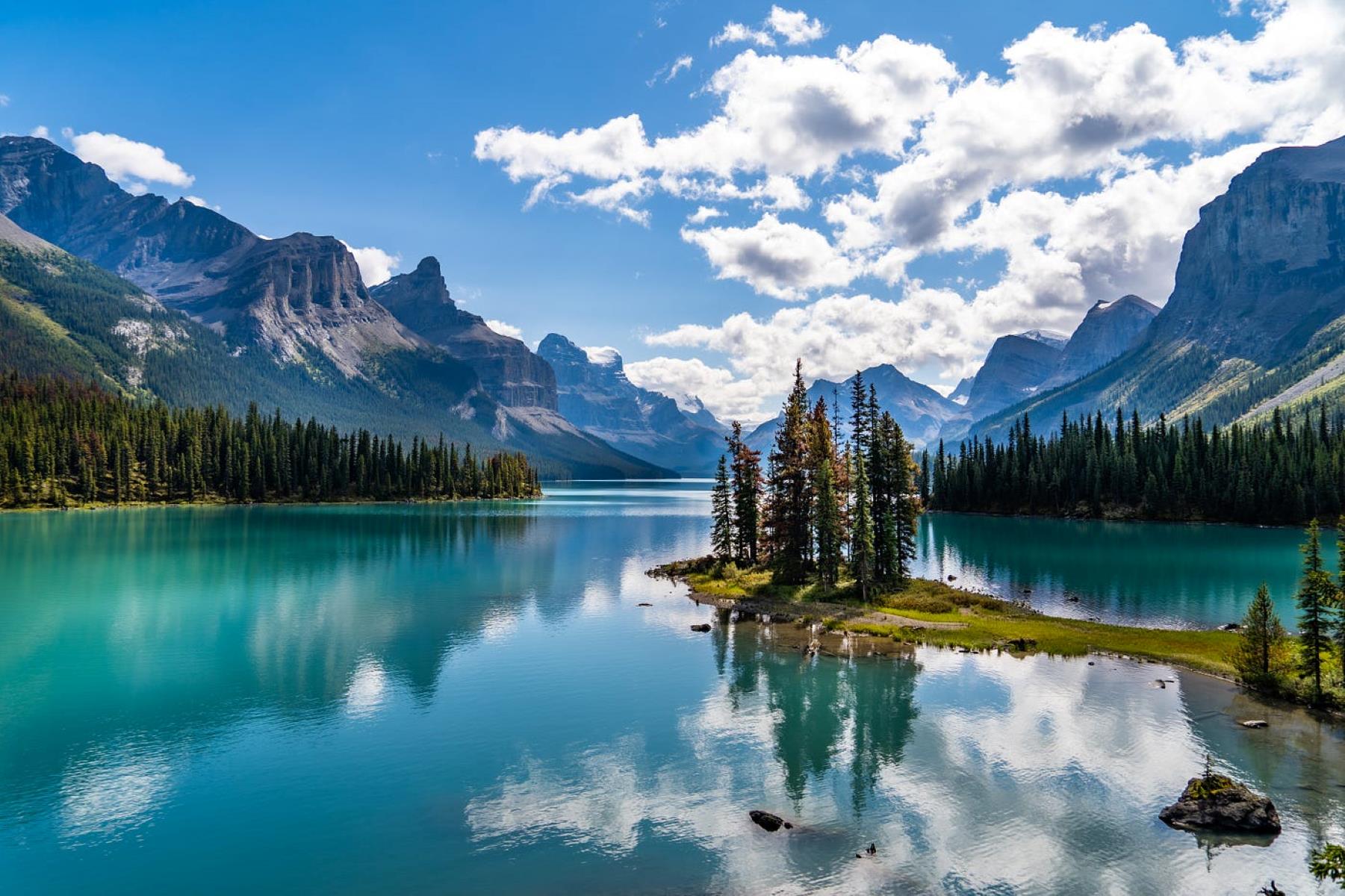 Hidden-Natural-Marvels-In-Canada-That-Will-Leave-You-Awestruck hidden-natural-marvels-in-canada-that-will-leave-you-awestruck