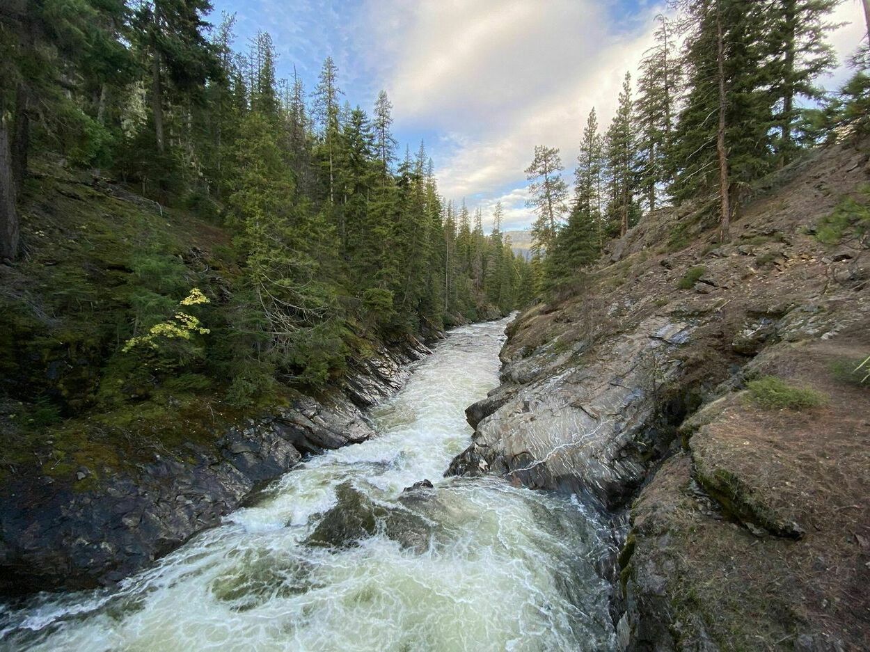 hike-the-enchanting-icicle-gorge-trail-in-leavenworth