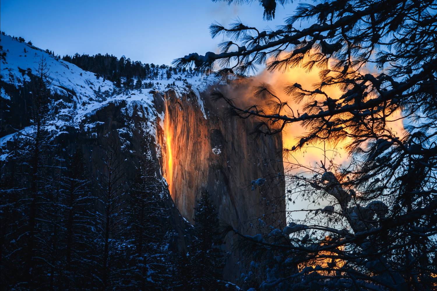Horsetail-Fall-8211-Yosemite8217s-8220Firefall8221-Phenomenon horsetail-fall-yosemites-firefall-phenomenon