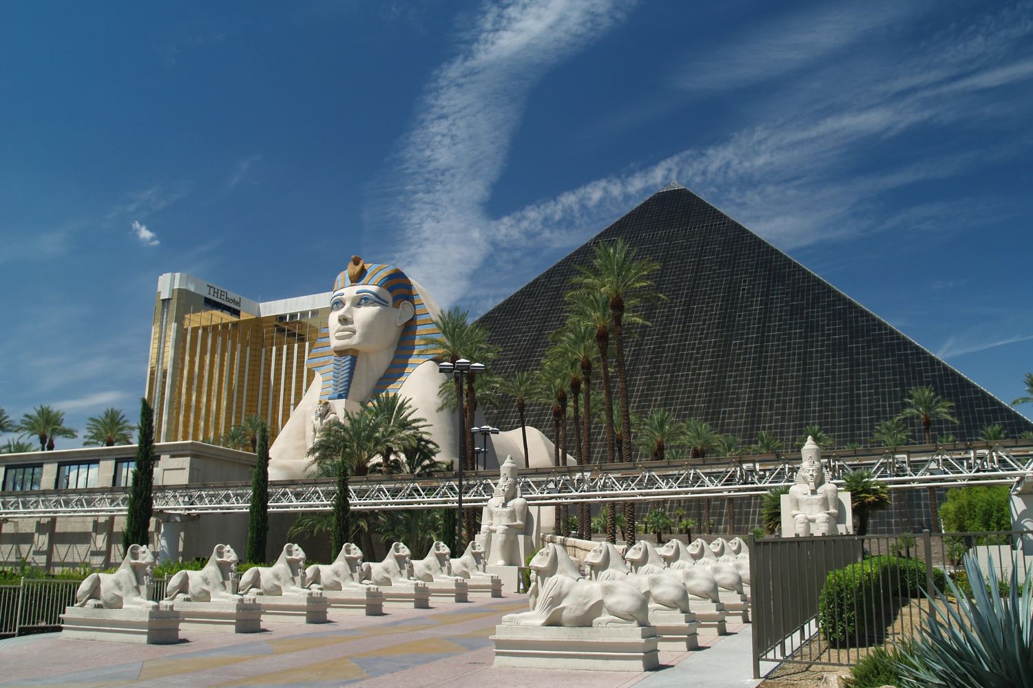 Luxor-Hotel-8211-Las-Vegas8217-Egyptian-Themed-Resort luxor-hotel-las-vegas-egyptian-themed-resort
