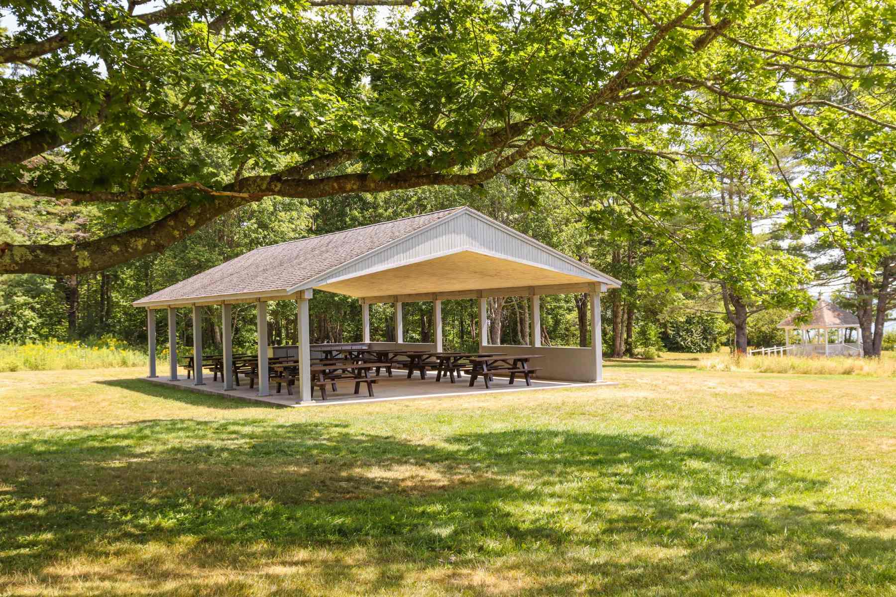 moose-point-parks-stunning-picnic-paradise