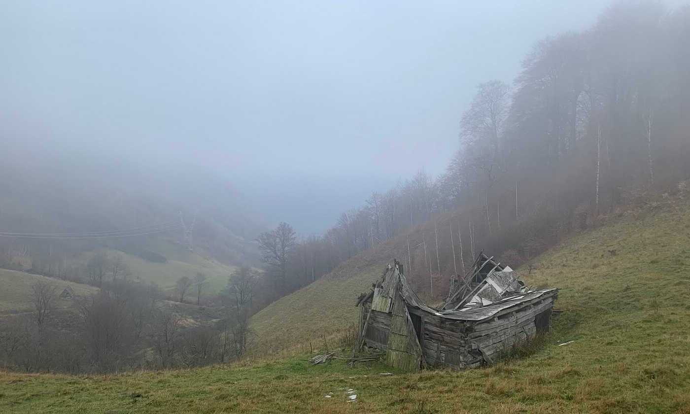 Mystical-Fog-Shrouded-Valleys-That-Inspire-Wonder mystical-fog-shrouded-valleys-that-inspire-wonder
