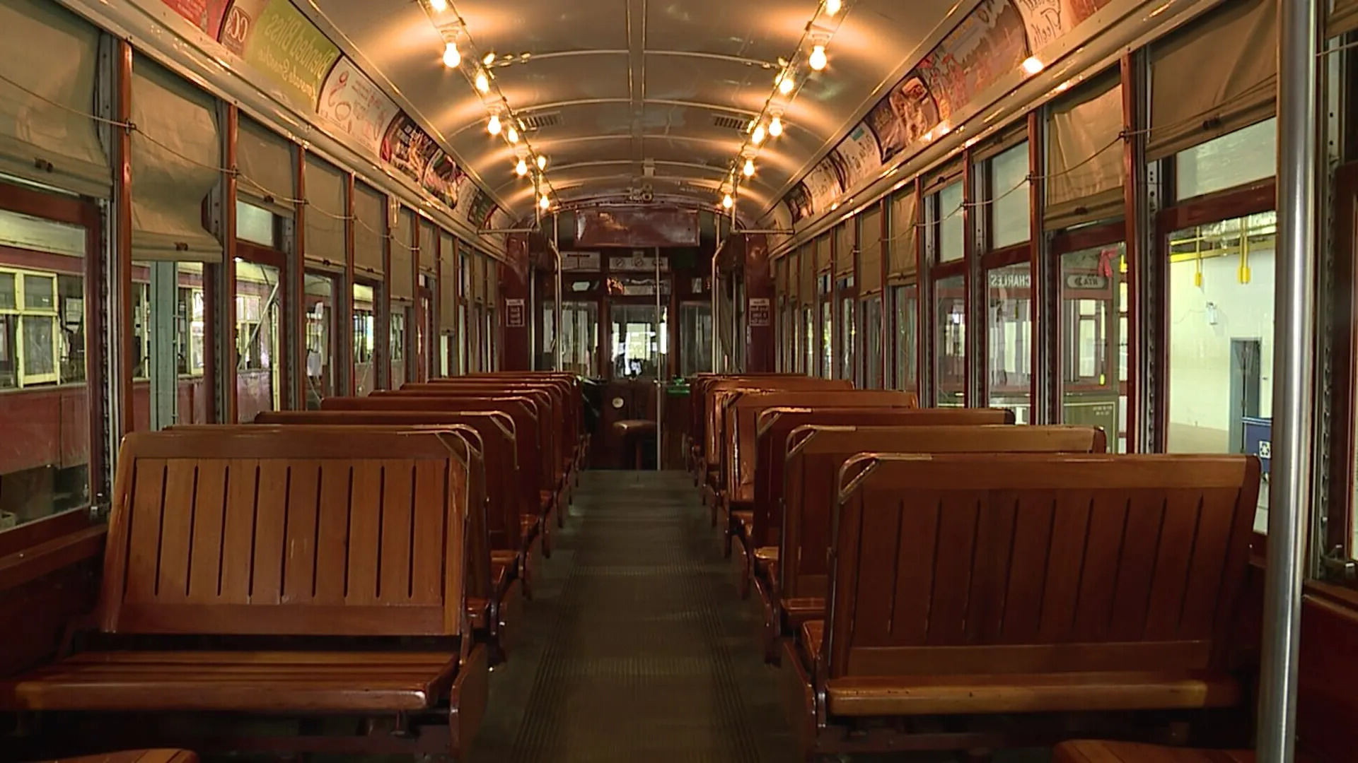 new-orleans-streetcar-ride-rolling-through-history