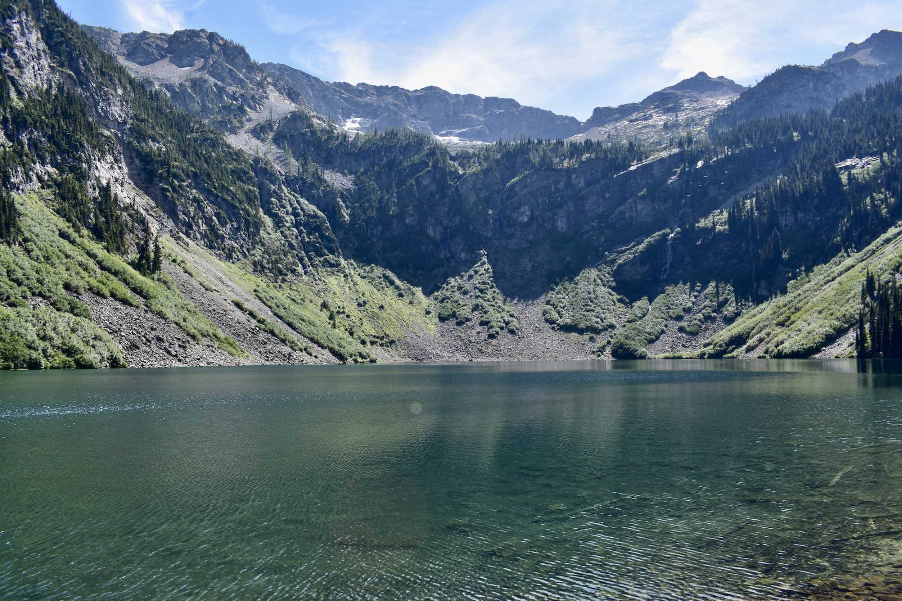 north-cascades-enchanting-rainy-lake-trail-adventure