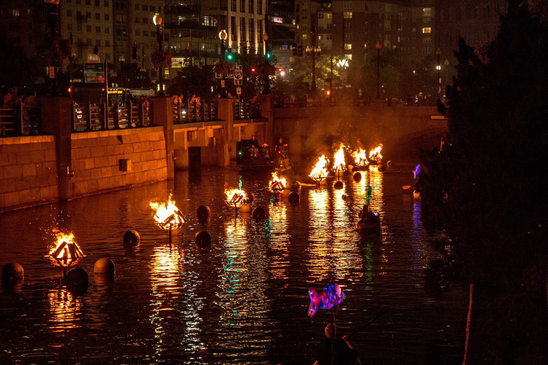 providences-mesmerizing-waterfire-spectacle
