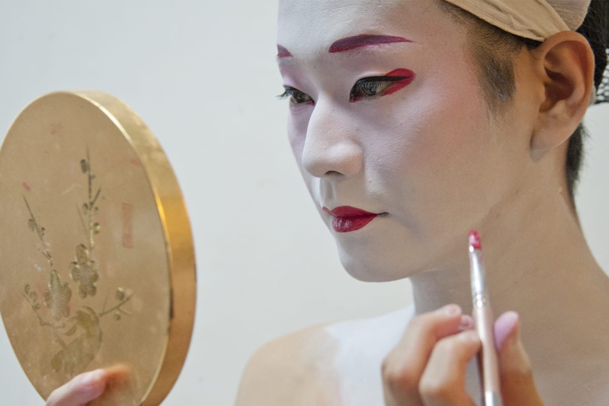 Secrets-Of-The-Male-Geishas8217-Hidden-World secrets-of-the-male-geishas-hidden-world