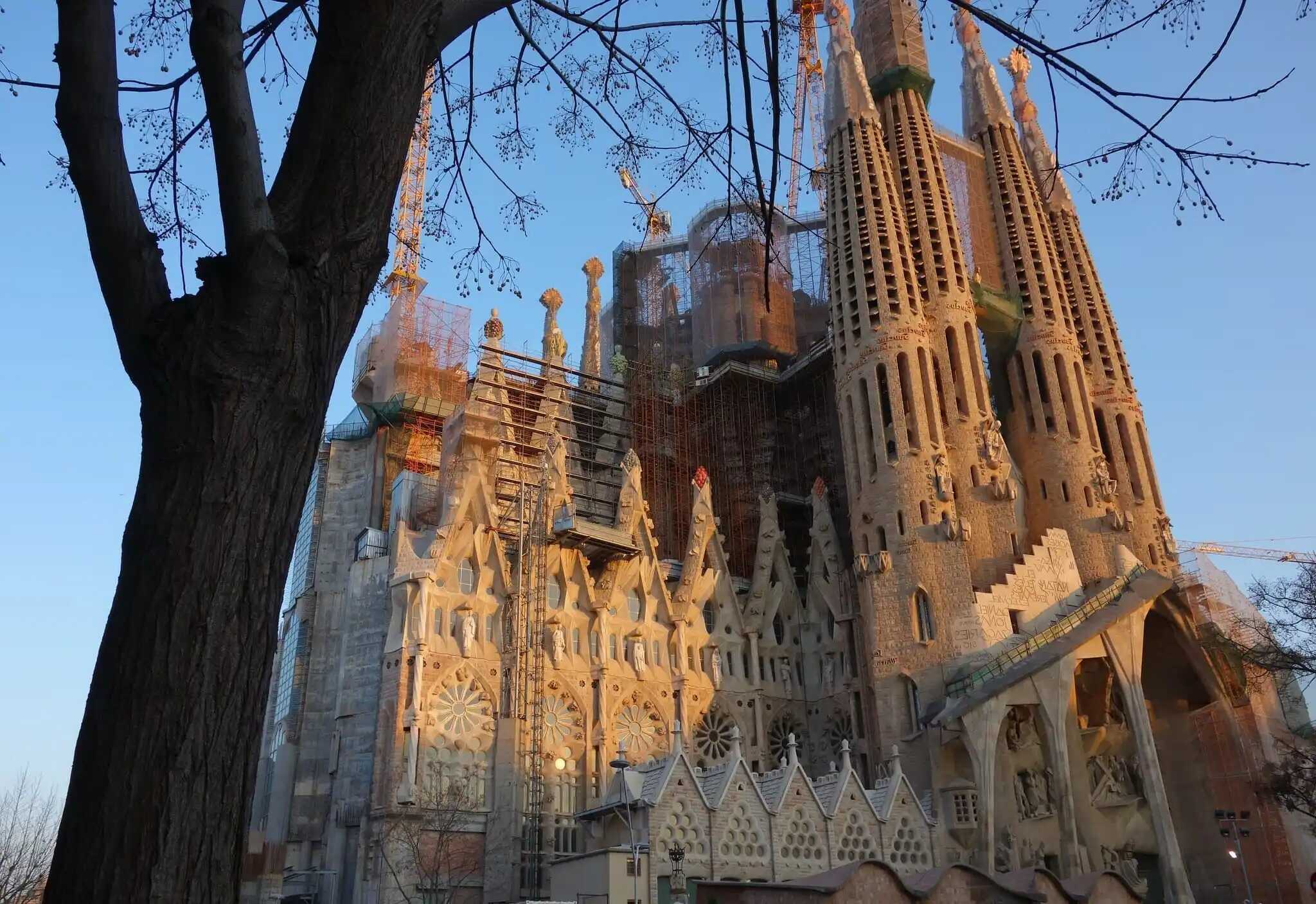 secrets-of-the-sagrada-familia-in-just-1-minute
