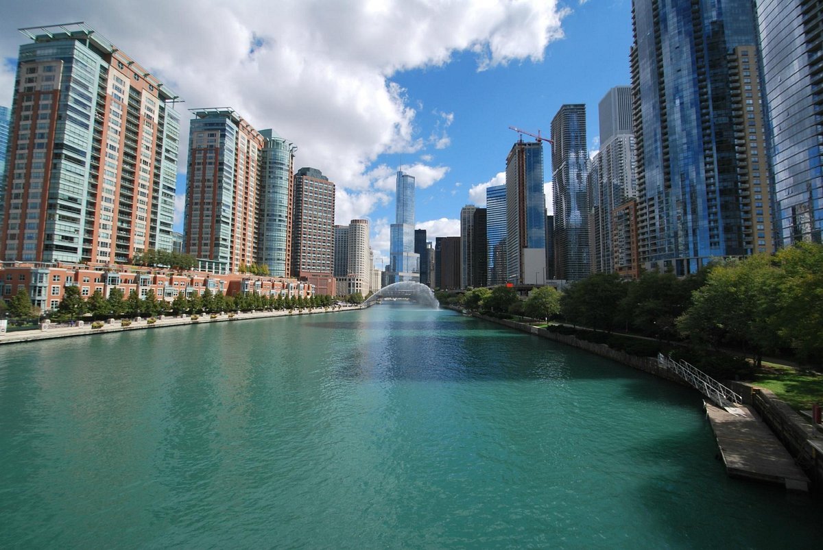 shop-til-you-drop-on-chicagos-magnificent-mile