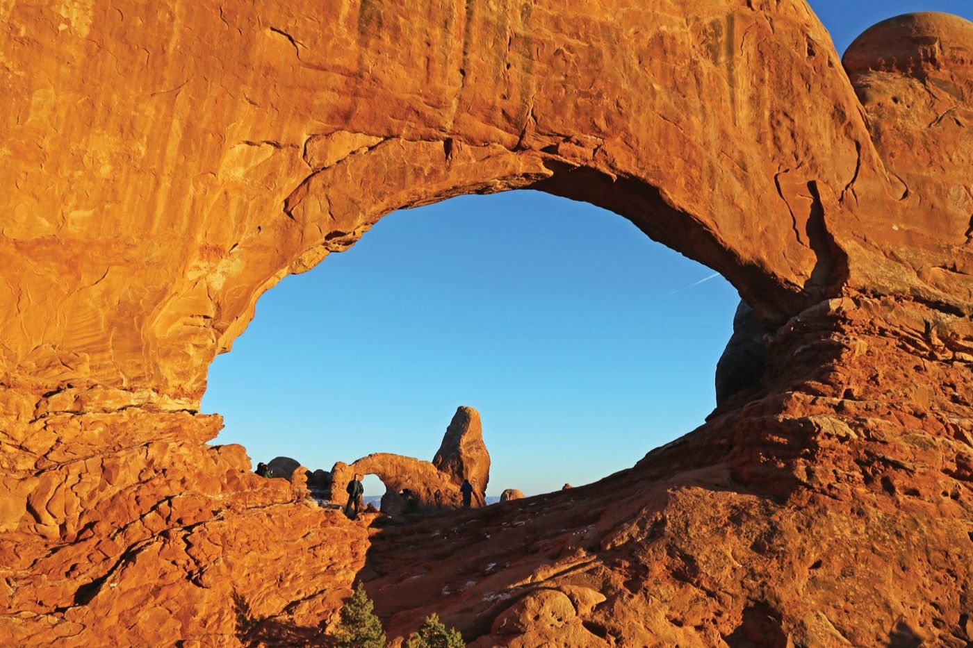 spectacular-natural-rock-arches-carved-by-erosion