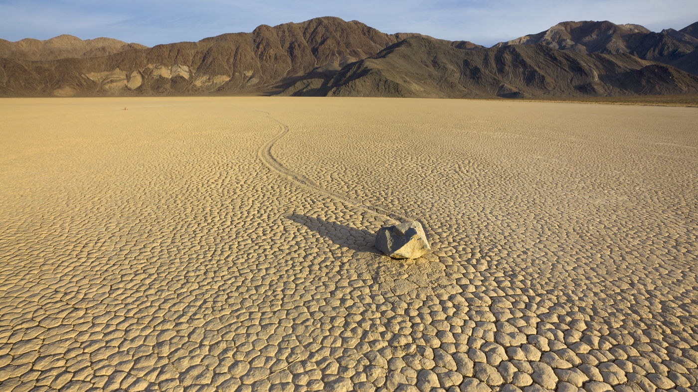 Spectacular-Places-To-Witness-Sailing-Stones spectacular-places-to-witness-sailing-stones