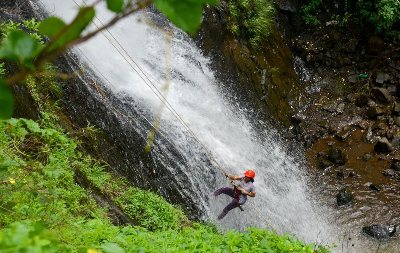 Spectacular-Waterfall-Rappelling-Adventures spectacular-waterfall-rappelling-adventures