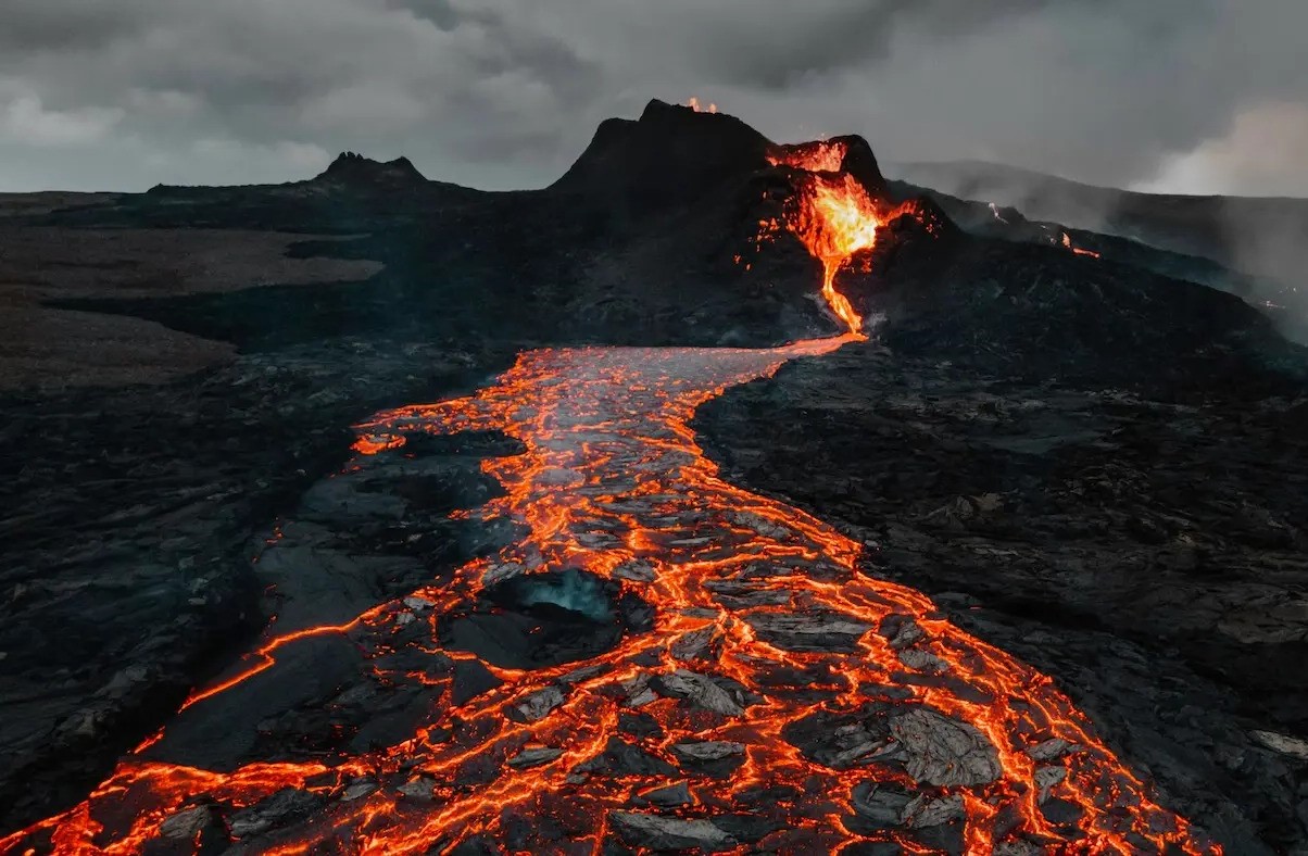 Stunning-Lava-Fields-For-Otherworldly-Exploration stunning-lava-fields-for-otherworldly-exploration