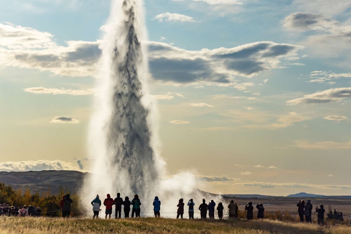 Stunning-Locations-To-Witness-Massive-Geyser-Eruptions stunning-locations-to-witness-massive-geyser-eruptions