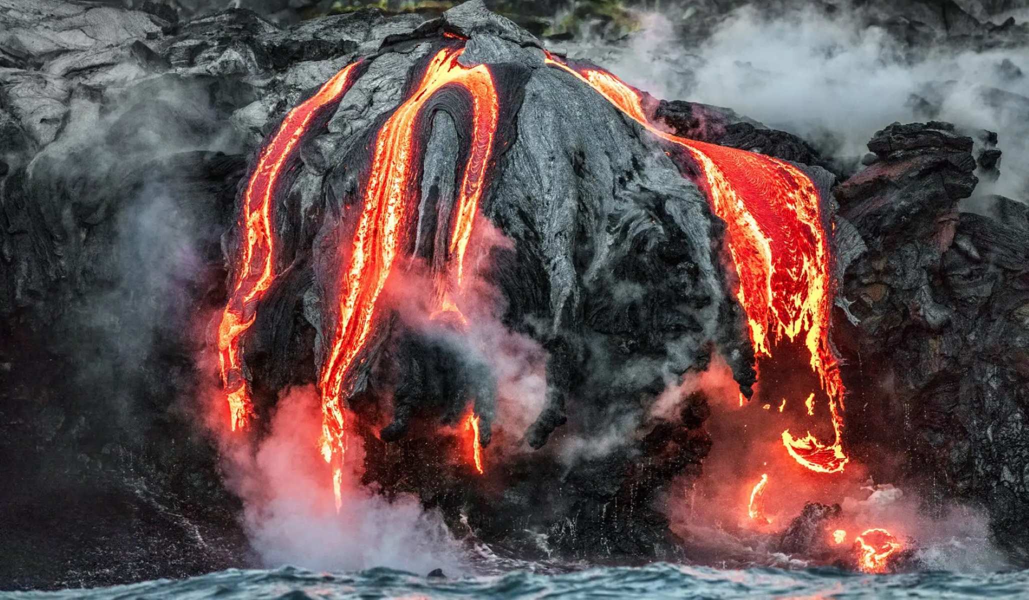 Stunning-Places-To-See-Massive-Lava-Flows stunning-places-to-see-massive-lava-flows